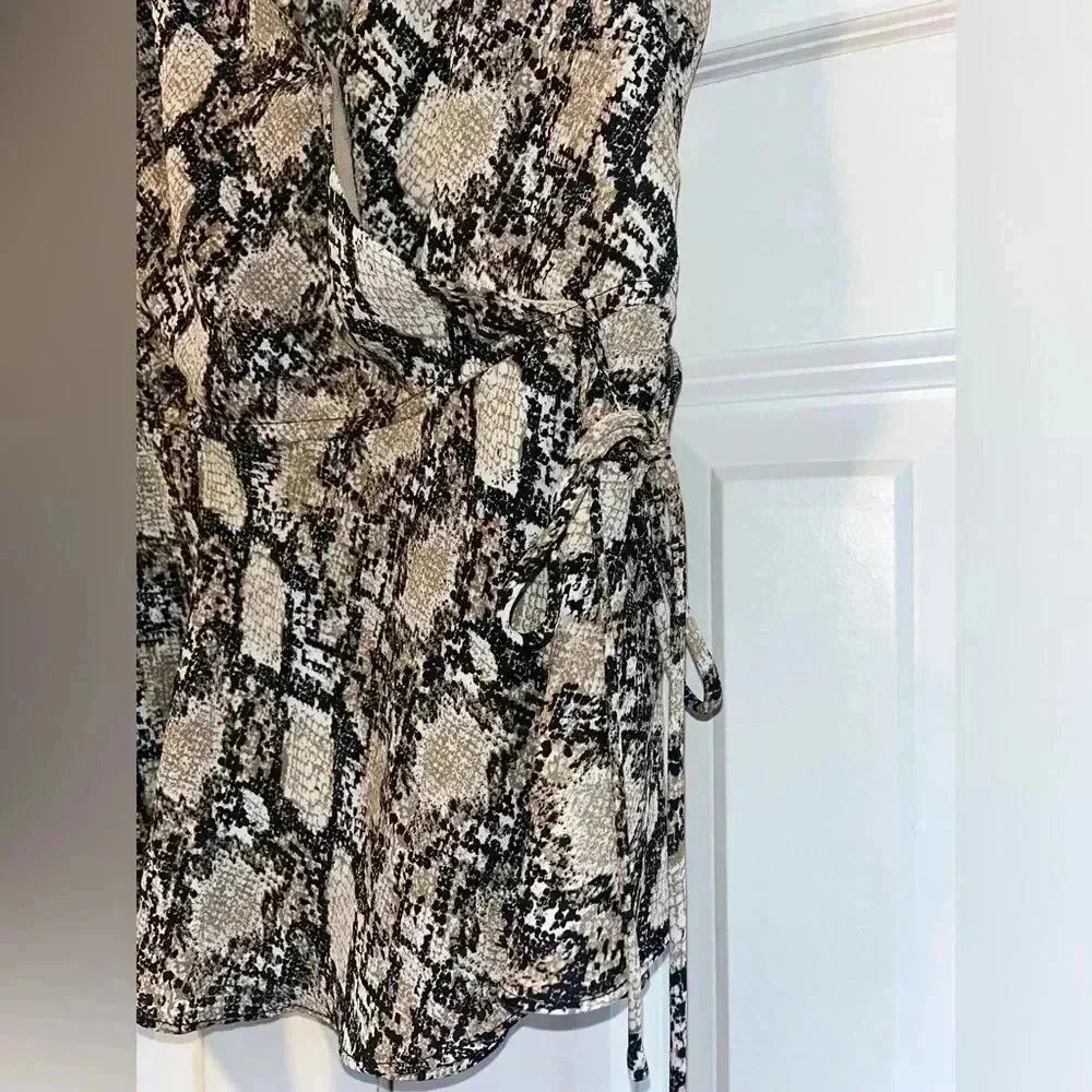 Nine Britton Snakeskin Sleeveless Summer Blouse Size S B46 - Picture 6 of 7